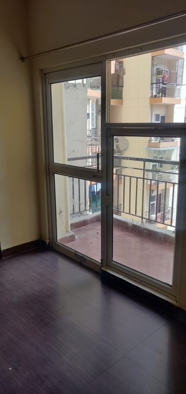 Room, aims-golf-city 2.5 Bedroom 1150 Sq.Ft. Apartment In Sector 75 Noida 8797647