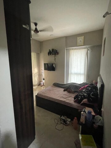 Bedroom in 5 BHK Apartment at Chembur – for Rent