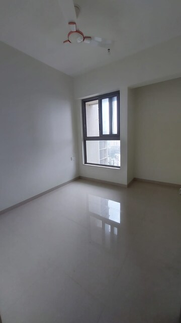 Room in 2 BHK Apartment at Kalpataru Paramount, Kapur Bawdi – for Rent
