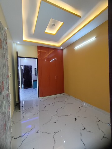 Room in 2 BHK Independent House at Jankipuram Extension – for Sale