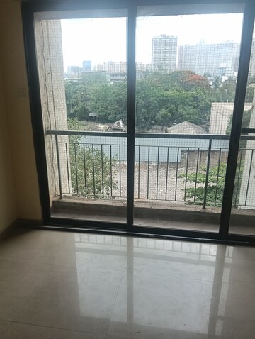 Room in 2 BHK Apartment at Man Opus, Mira Road – for Rent