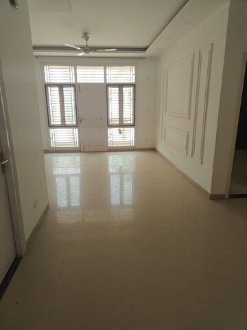 Room in 3 BHK Builder Floor at Sushant Lok 3, Sector 57 – for Sale