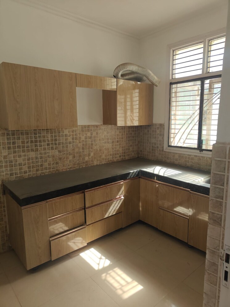 Kitchen, sushant-lok-3 3 Bedroom 240 Sq.Yd. Builder Floor In Sector 57 Gurgaon 8797667