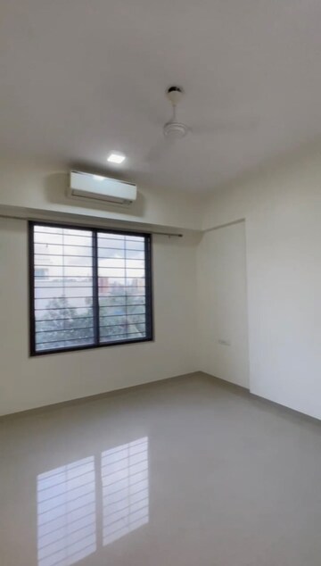 Room in 2 BHK Apartment at Tridhaatu Rudraksh, Chembur – for Rent