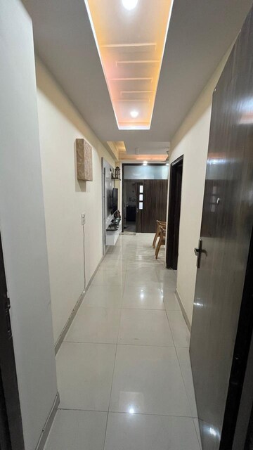 Building Lobby in 2 BHK Apartment at DLF City Phase IV, Dlf Phase iv – for Rent