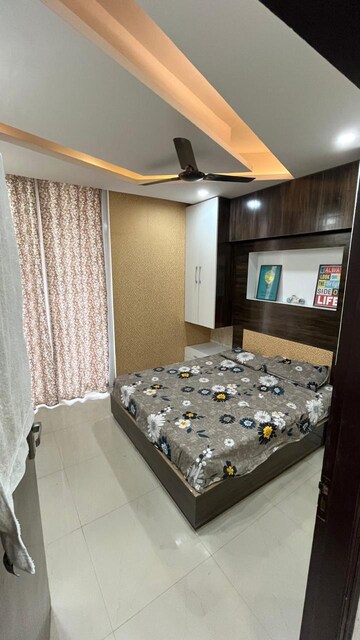 Bedroom in 2 BHK Apartment at DLF City Phase IV, Dlf Phase iv – for Rent