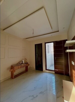 Kitchen in 2.5 BHK Builder Floor at Sector 30 – for Sale