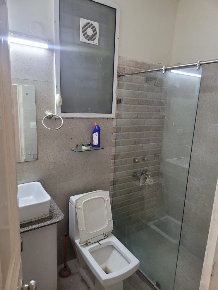 Bathroom, sector 57 2 Bedroom 180 Sq.Yd. Builder Floor In Sector 57 Gurgaon 8797733