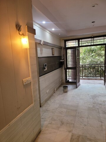 Room in 2 BHK Builder Floor at Sector 57 – for Rent