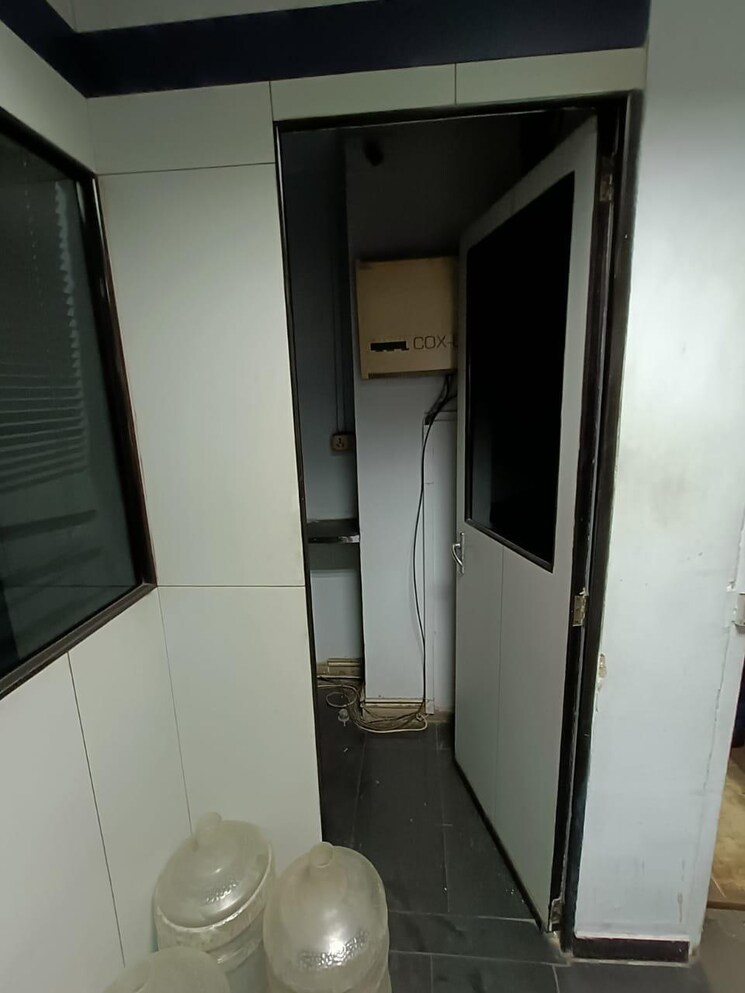 undefined, esplanade Commercial Office Space 600 Sq.Ft. In Esplanade Kolkata 8797697