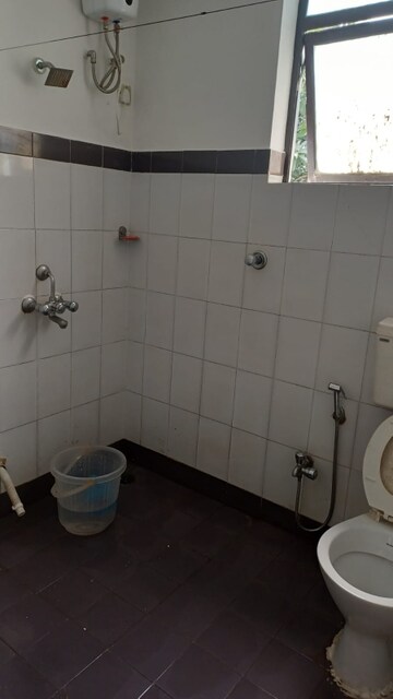 Bathroom in 2 BHK Apartment at Guirim – for Rent