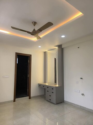 Room in 3 BHK Apartment at Begumpet – for Rent
