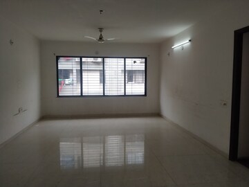 Room in 4 BHK Apartment at Althan – for Rent