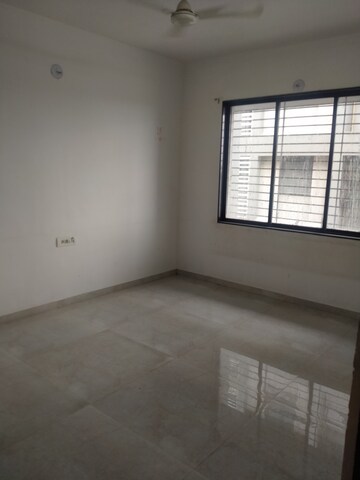 Room in 4 BHK Apartment at Althan – for Rent