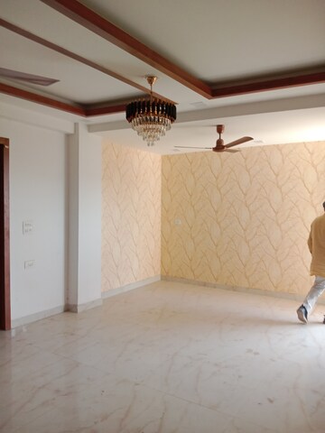 Room in 2 BHK Builder Floor at Ashoka NCR Green Extension, Sector 1 Greater Noida – for Rent