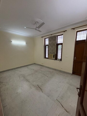 Room in 3 BHK Apartment at Saurabh Niwas, Sector 40 – for Rent