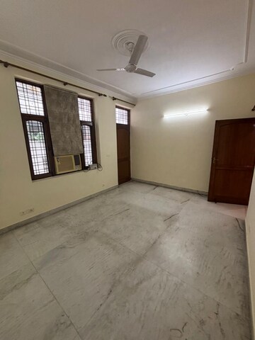Room in 3 BHK Apartment at Saurabh Niwas, Sector 40 – for Rent