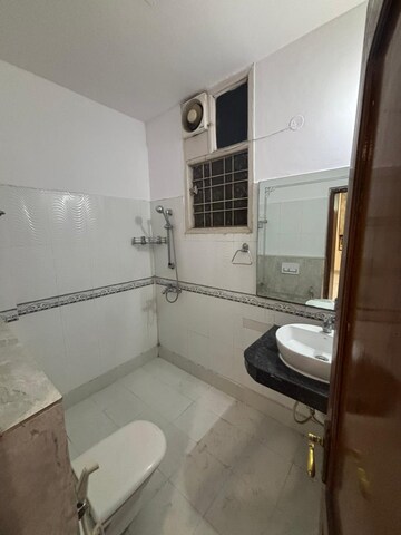 Bathroom in 3 BHK Apartment at Saurabh Niwas, Sector 40 – for Rent