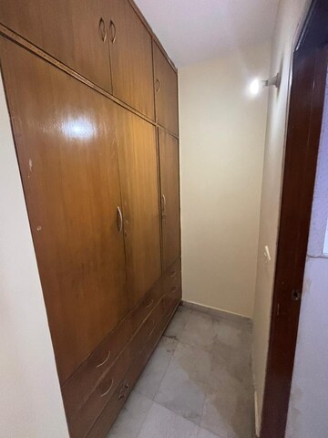 Furnished Amenities in 3 BHK Apartment at Saurabh Niwas, Sector 40 – for Rent