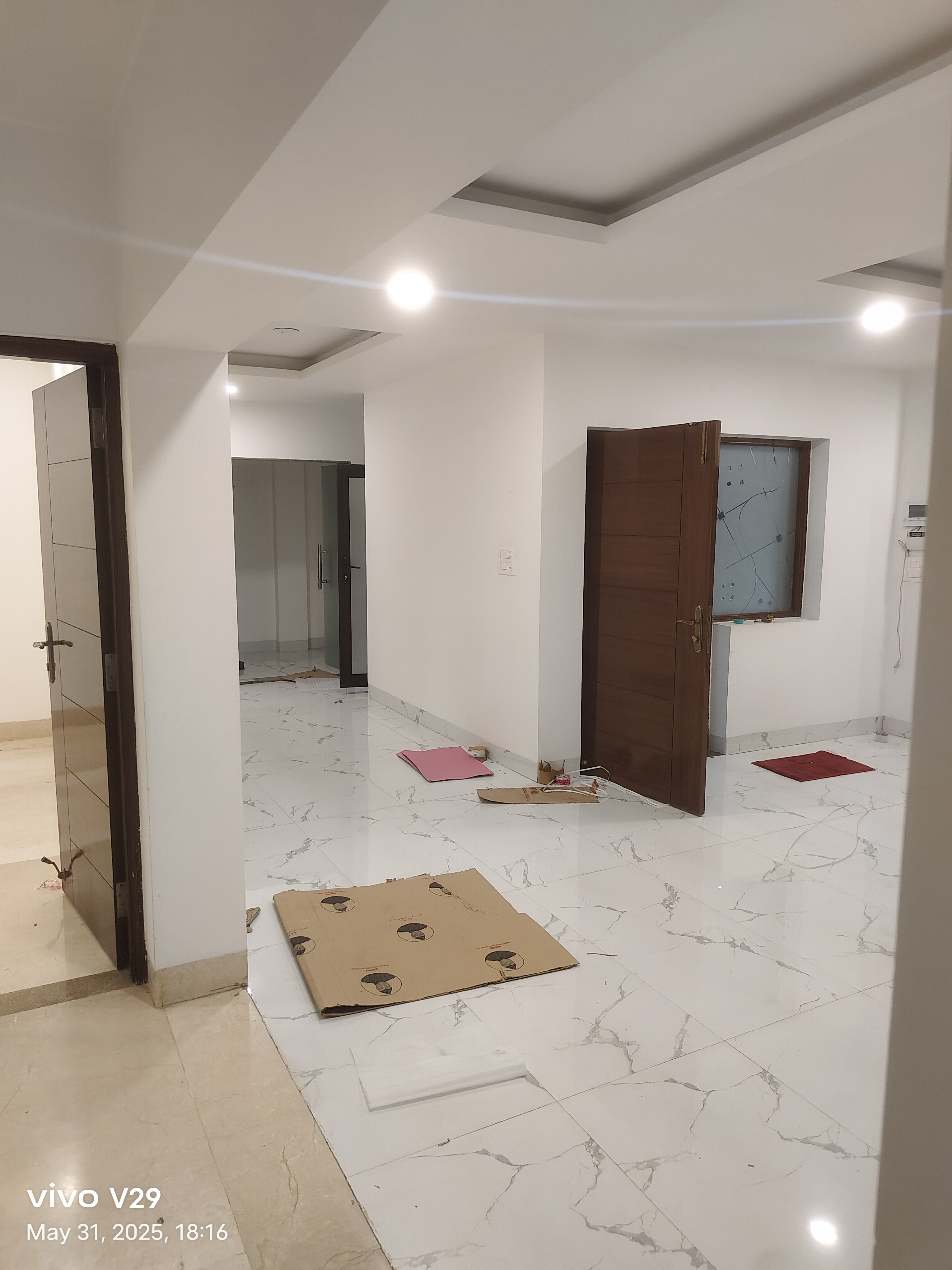 3 BHK + Servant Room Apartment For Rent in Unitech Heritage City