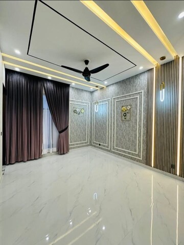 Kitchen in 2.5 BHK Builder Floor at Sector 35 – for Sale