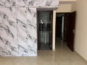 Room in 6+ BHK Apartment at Vivek Nagar – for Sale