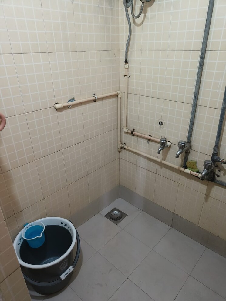 Bathroom, gurukripa-apartment-worli 1 Bedroom 500 Sq.Ft. Apartment In Worli Mumbai 8797846