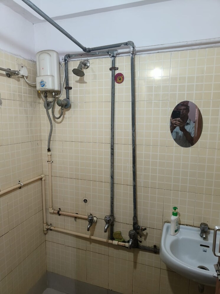 Bathroom, gurukripa-apartment-worli 1 Bedroom 500 Sq.Ft. Apartment In Worli Mumbai 8797846