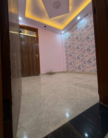 Bedroom in 2 BHK Builder Floor at Sector 37 – for Rent