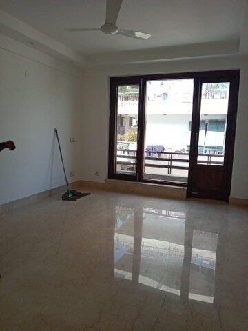 Room in 4 BHK Builder Floor at New Friends Colony – for Rent