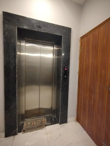 Room in 3 BHK Independent House at Sector 42 – for Rent
