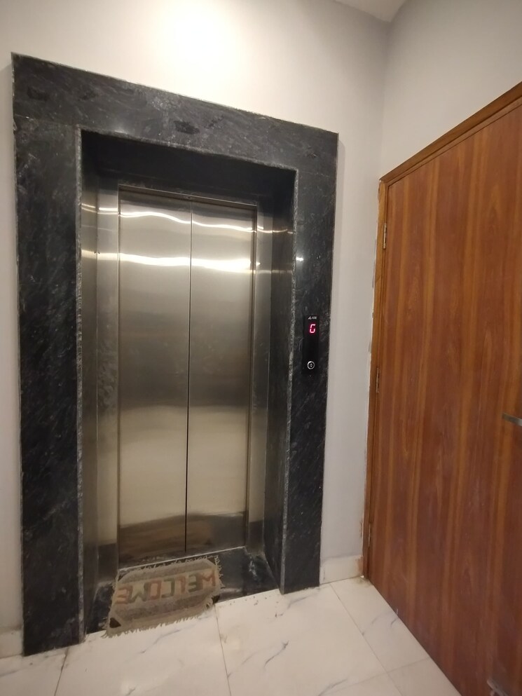 Room, sector 42 3 Bedroom 100 Sq.Yd. Independent House In Sector 42 Gurgaon 8797897