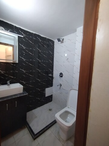 Master Bedroom in 3 BHK Independent House at Sector 42 – for Rent