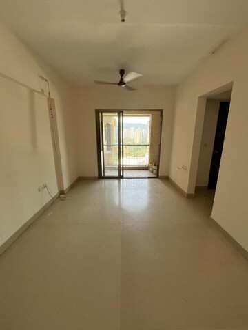 Room in 2 BHK Apartment at Mittal Tower, Louis Wadi – for Rent