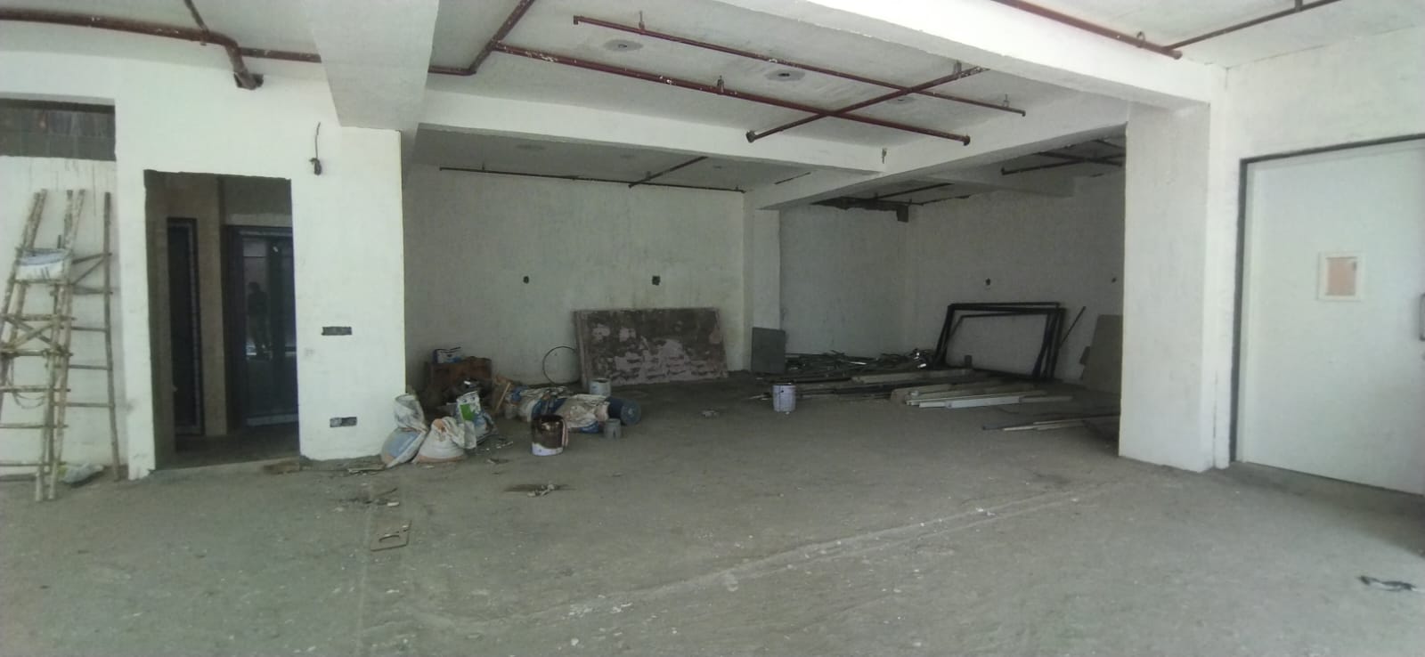 Showroom For Rent in Luxury Builder Floor 