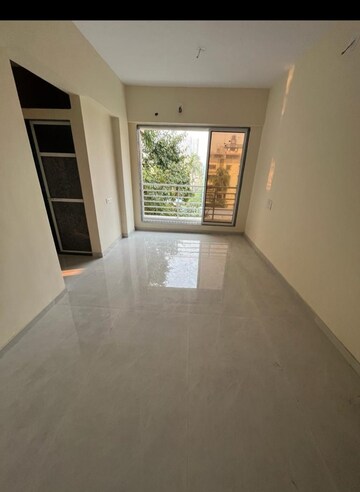 Room in 1 BHK Apartment at Gautam Arcade, Kopri – for Rent