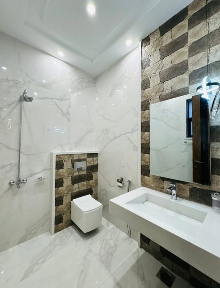 Bathroom, sector 33 2.5 Bedroom 2250 Sq.Ft. Builder Floor In Sector 33 Faridabad 8797947