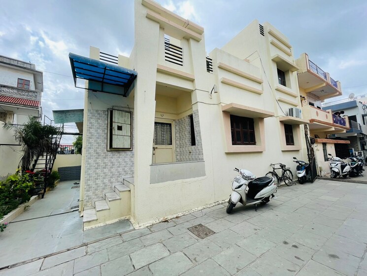 Parking, ghatalodia 2 Bedroom 180 Sq.Yd. Independent House In Ghatalodia Ahmedabad 8797914