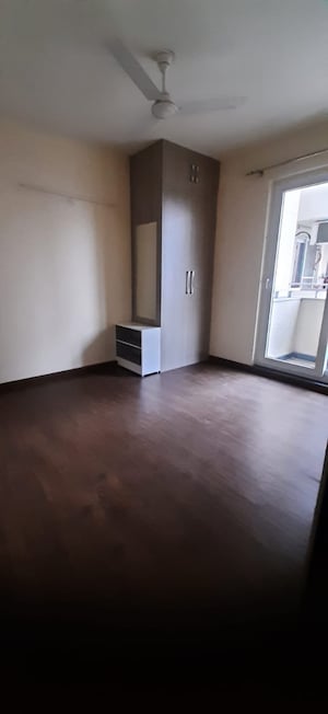 Room in 3 BHK Apartment at BPTP Park Generations, Sector 37d – for Sale