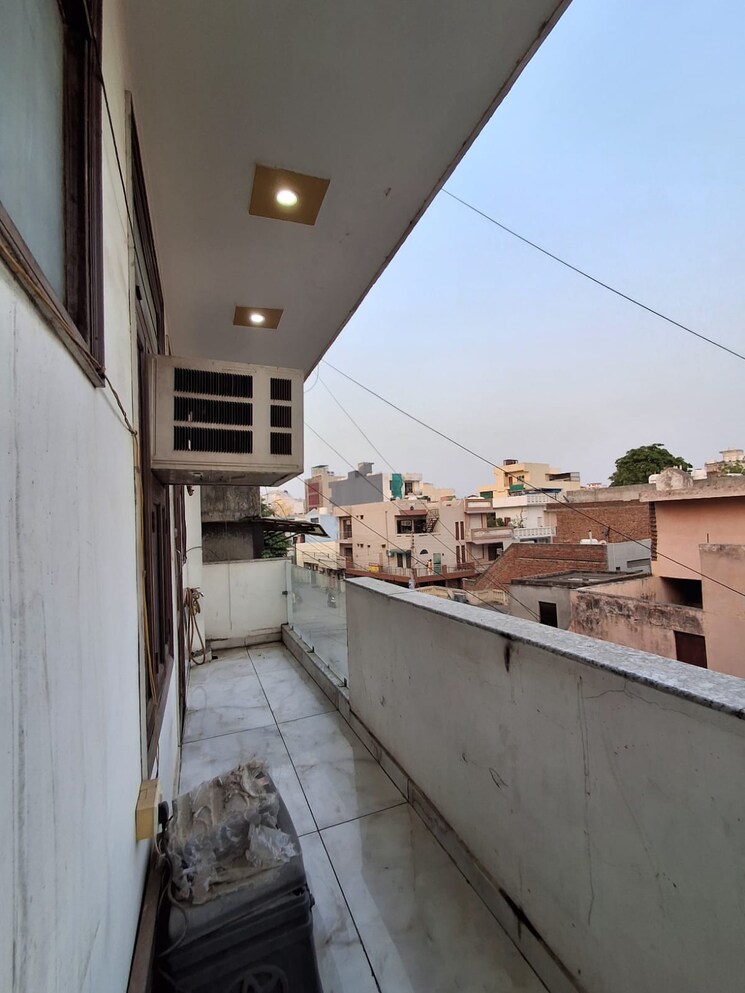 Balcony, sector 15 ii 3 Bedroom 1500 Sq.Ft. Builder Floor In Sector 15 ii Gurgaon 8797936