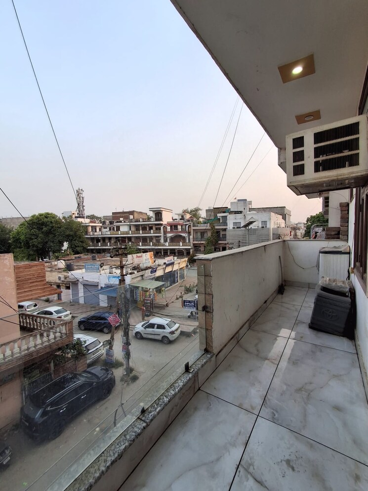 Balcony, sector 15 ii 3 Bedroom 1500 Sq.Ft. Builder Floor In Sector 15 ii Gurgaon 8797936