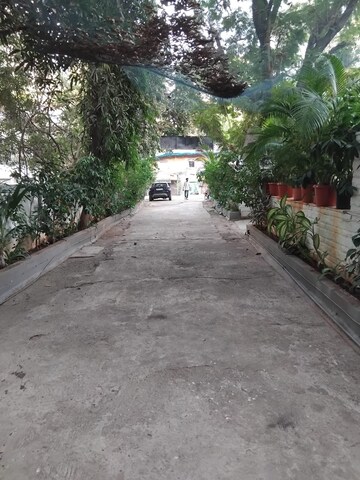 Parking in  Showroom at Bandra West – for Rent