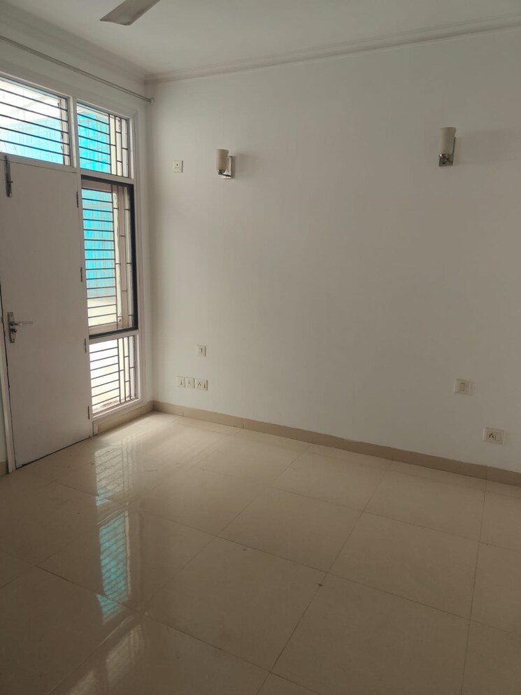 Room, sector 42 2 Bedroom 110 Sq.Yd. Independent House In Sector 42 Gurgaon 8797986