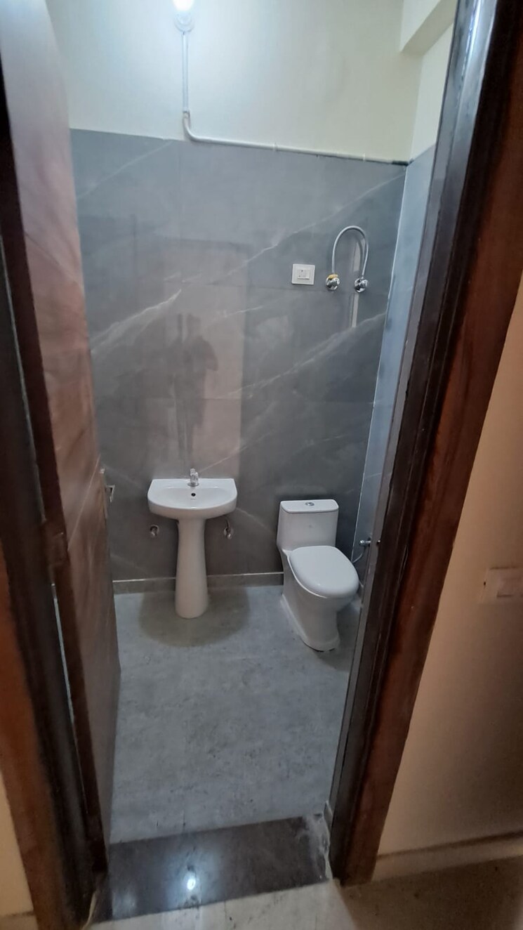 Bathroom, gaur-city-2 4 Bedroom 50 Sq.Yd. Independent House In Gaur City 2 Greater Noida 8798086