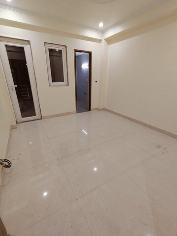 Room in 3 BHK Independent House at Sector 43 – for Rent