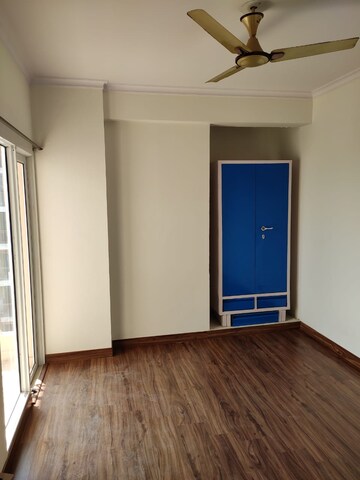 Room in 2 BHK Apartment at Supertech Ecociti, Sector 137 – for Rent