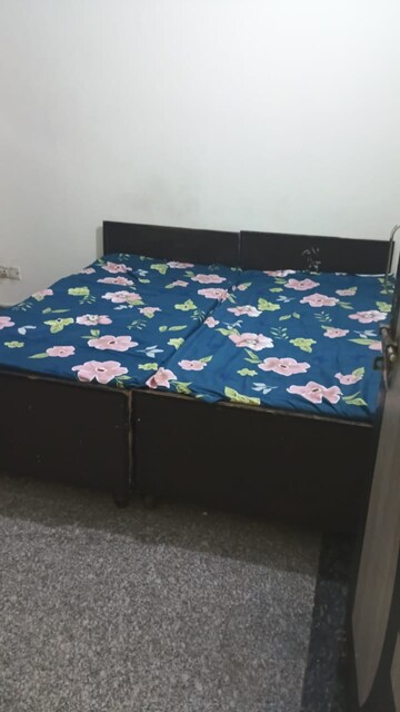 Bedroom in 2 BHK Builder Floor at Sector 38 – for Rent