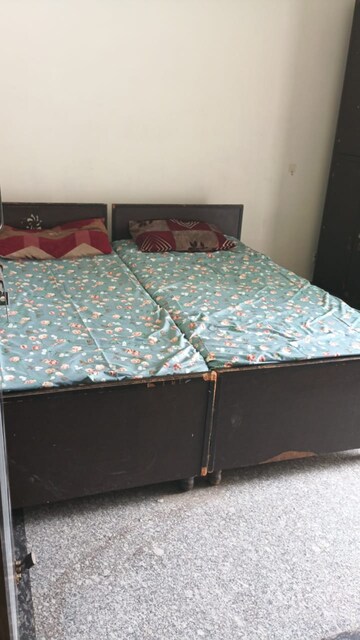 Bedroom in 2 BHK Builder Floor at Sector 38 – for Rent
