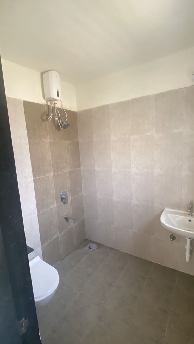 Bathroom, mantra-29-gold-coast 3 Bedroom 980 Sq.Ft. Apartment In Tingre Nagar Pune 8798163