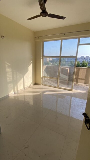 Room in 2 BHK Apartment at Pyramid Elite, Sector 86 – for Rent